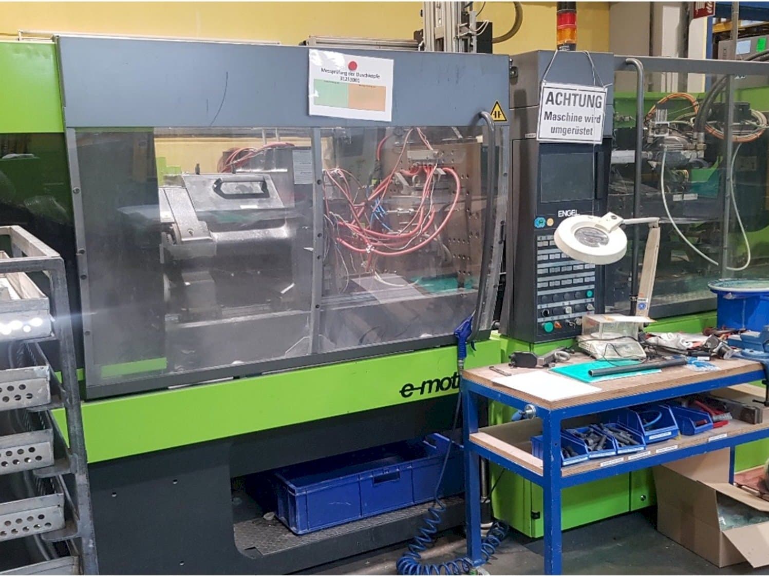 Prikaz  stroja ENGEL e-motion 200/100  sprijeda