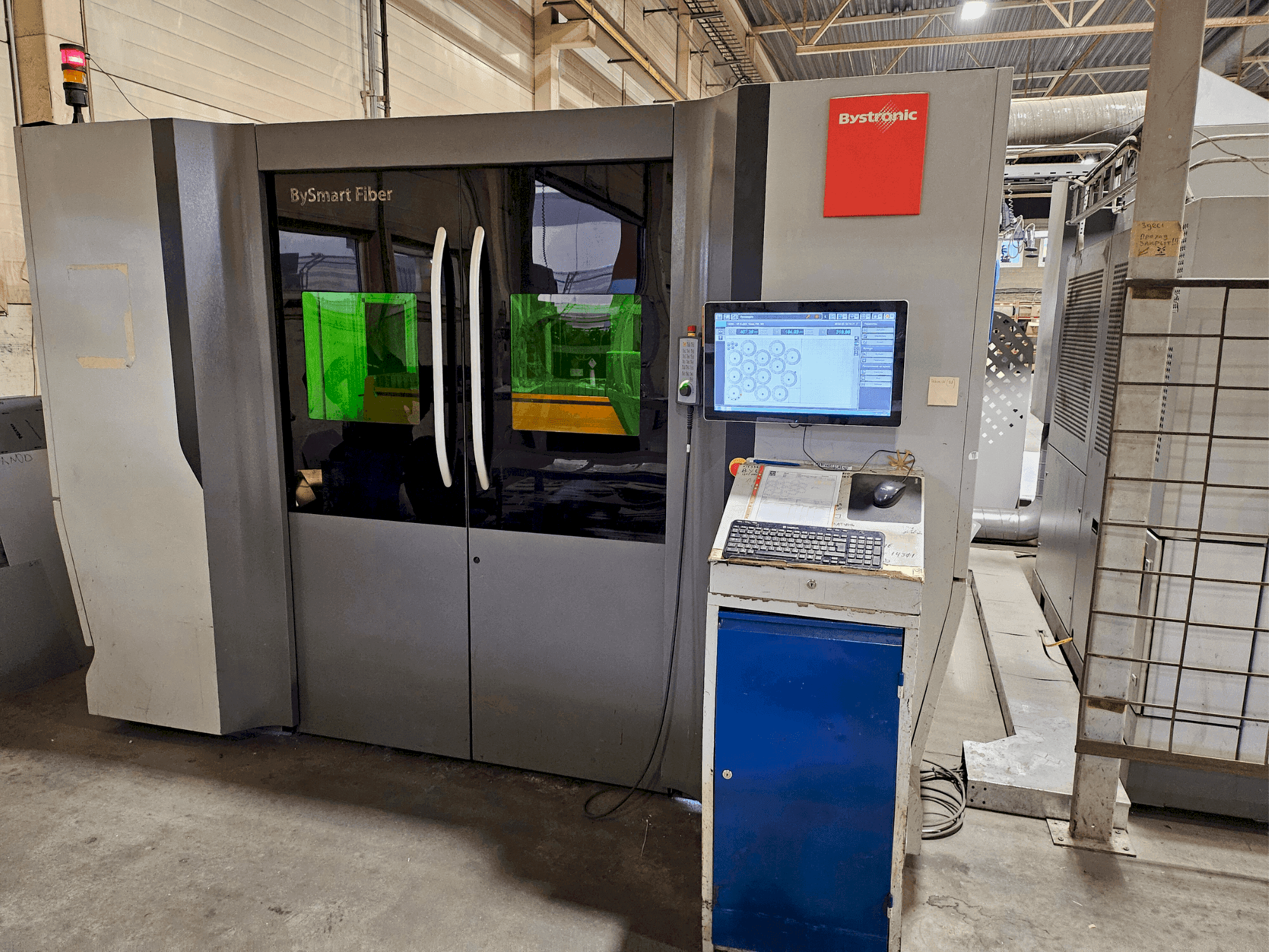 Prikaz  stroja Bystronic BySmart Fiber 3015 6KW  sprijeda