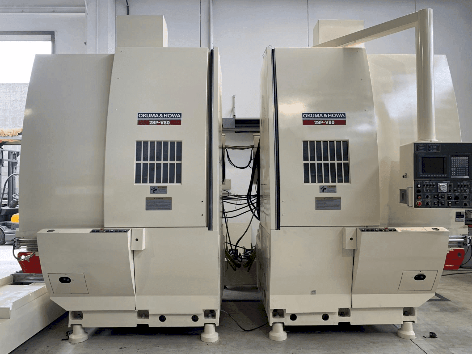 Prikaz  stroja Okuma 2SP-V80  sprijeda