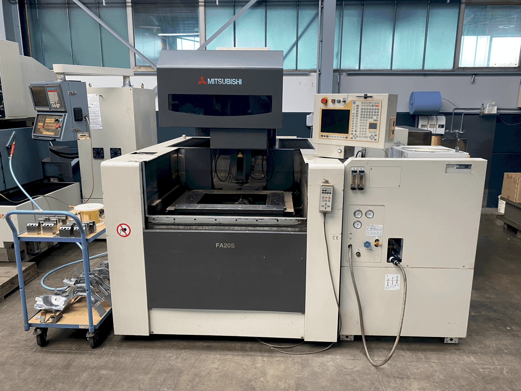 Prikaz  stroja Mitsubishi FA 20 SM  sprijeda