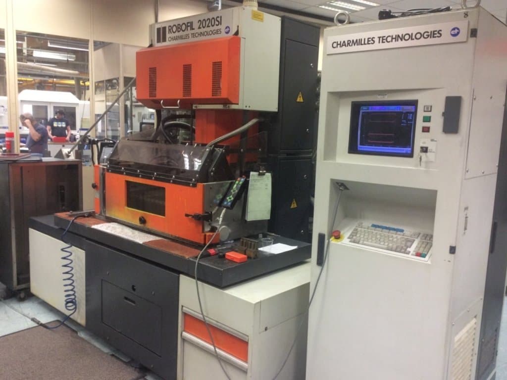 Prikaz  stroja CHARMILLES Robofil 2020 SI  sprijeda