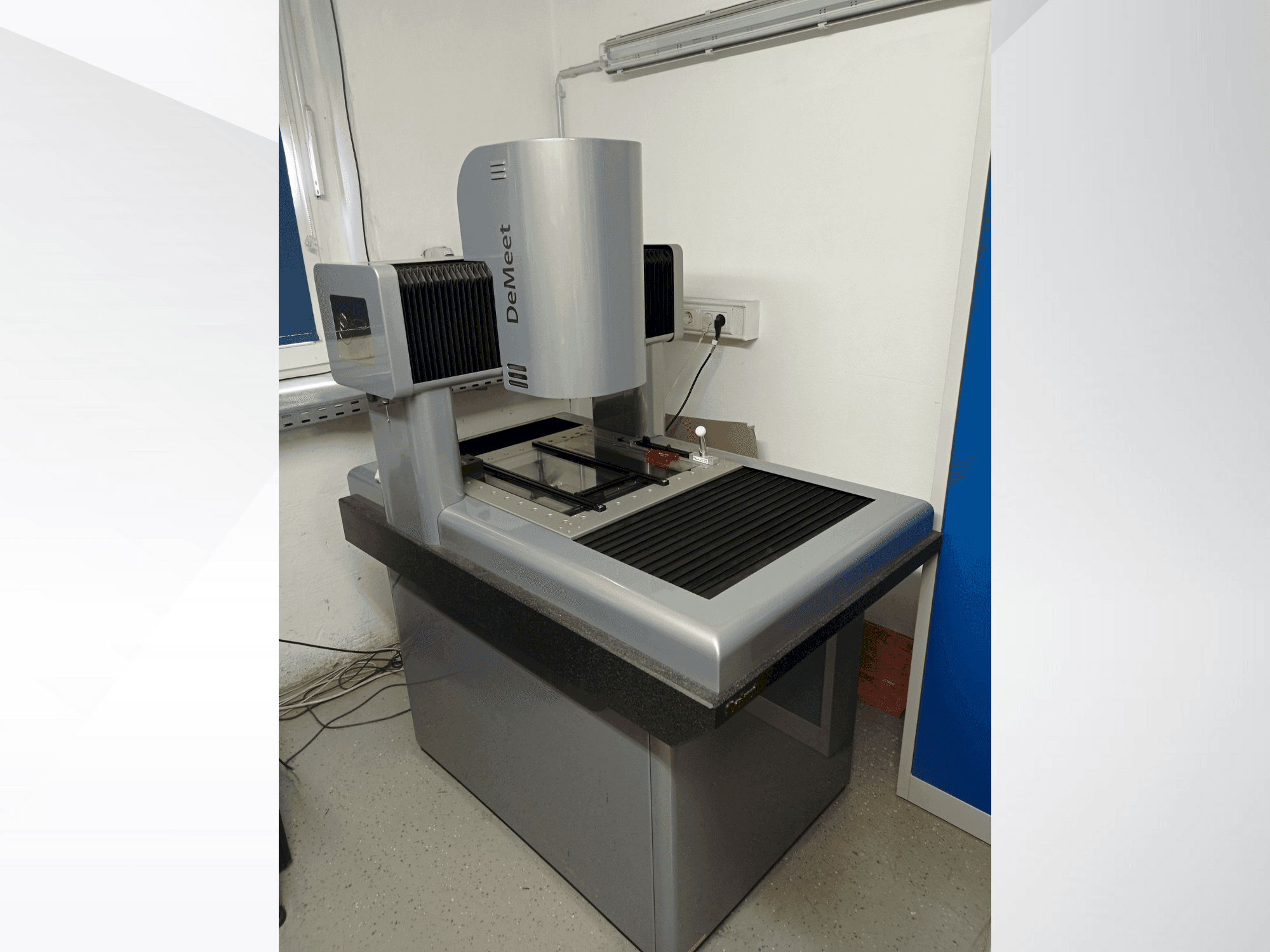 Prikaz  stroja SCHUT DeMeet 404  sprijeda