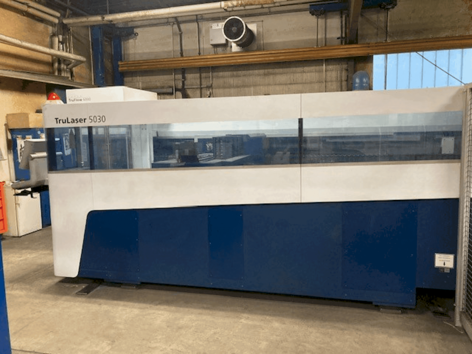 Prikaz  stroja TRUMPF TruLaser 5030 (L52)  sprijeda