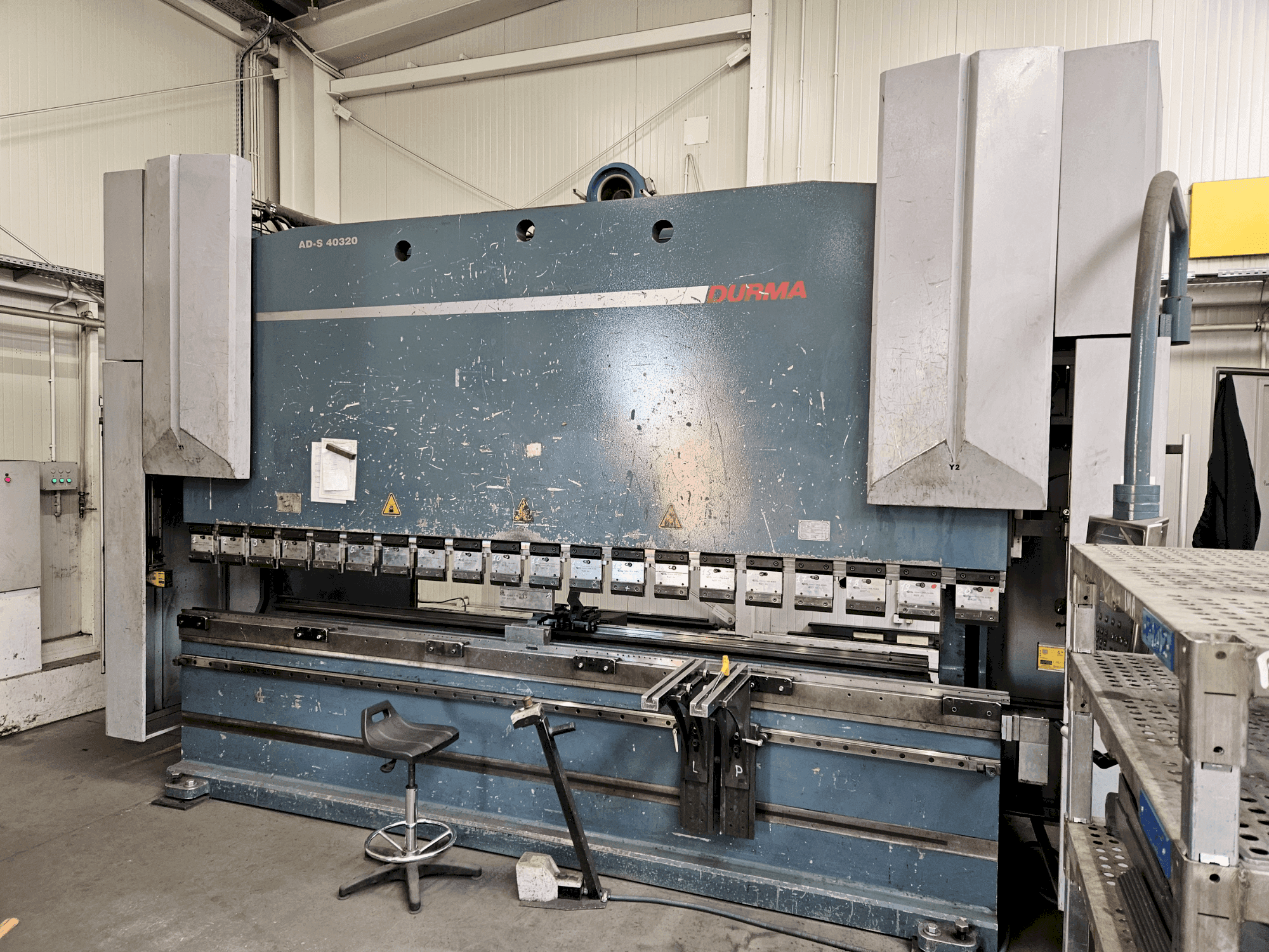 Prikaz  stroja Durma AD-S 40320 (2012)  sprijeda