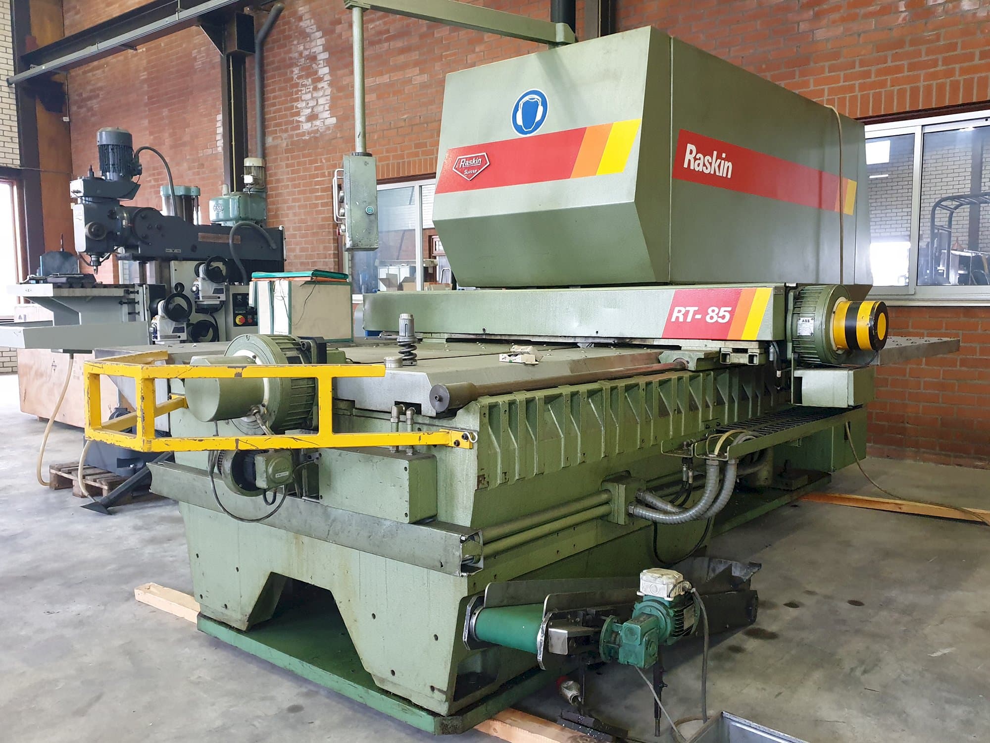 Prikaz  stroja Raskin RT-85 zdesna