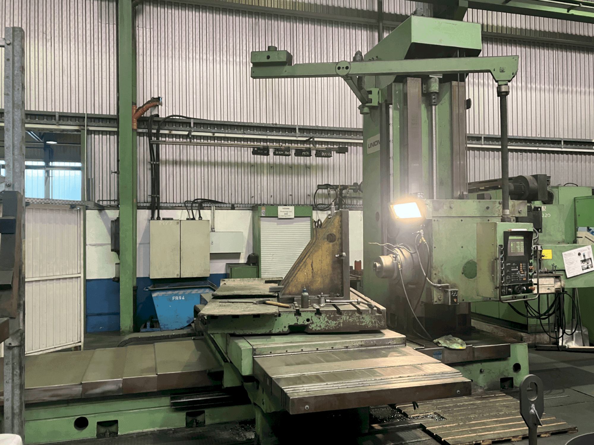 Prikaz  stroja UNION BFT 110 NC  sprijeda