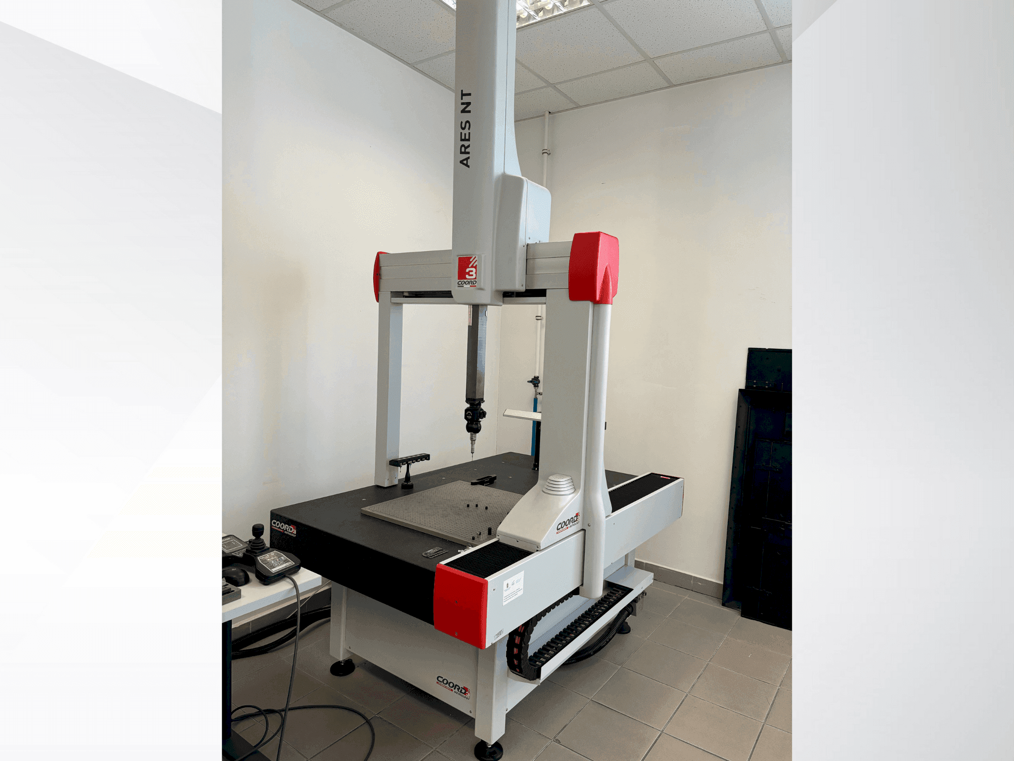 Prikaz  stroja Coord3 ARES NT  sprijeda