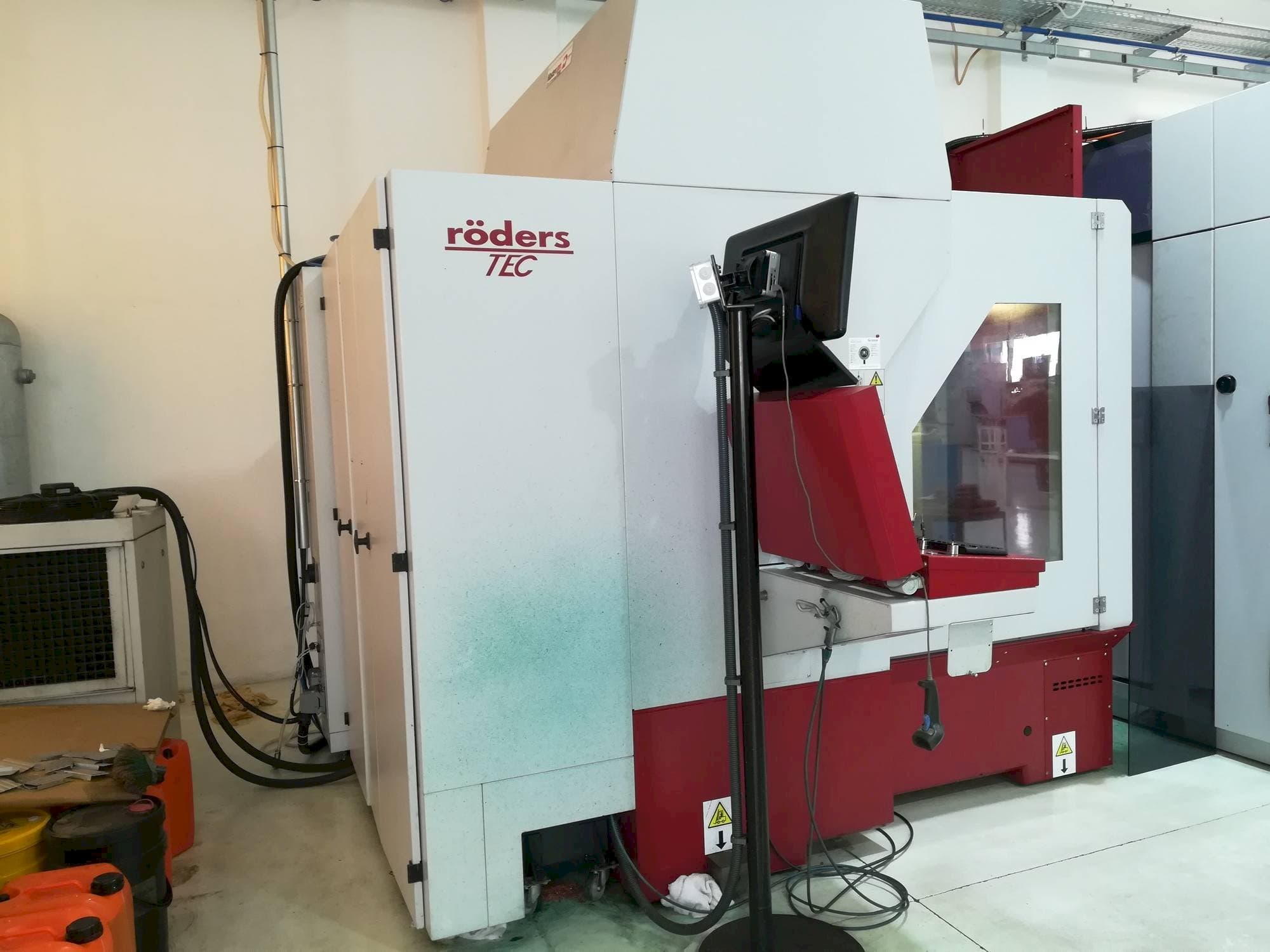 Prikaz  stroja Röders RXP 801  sprijeda