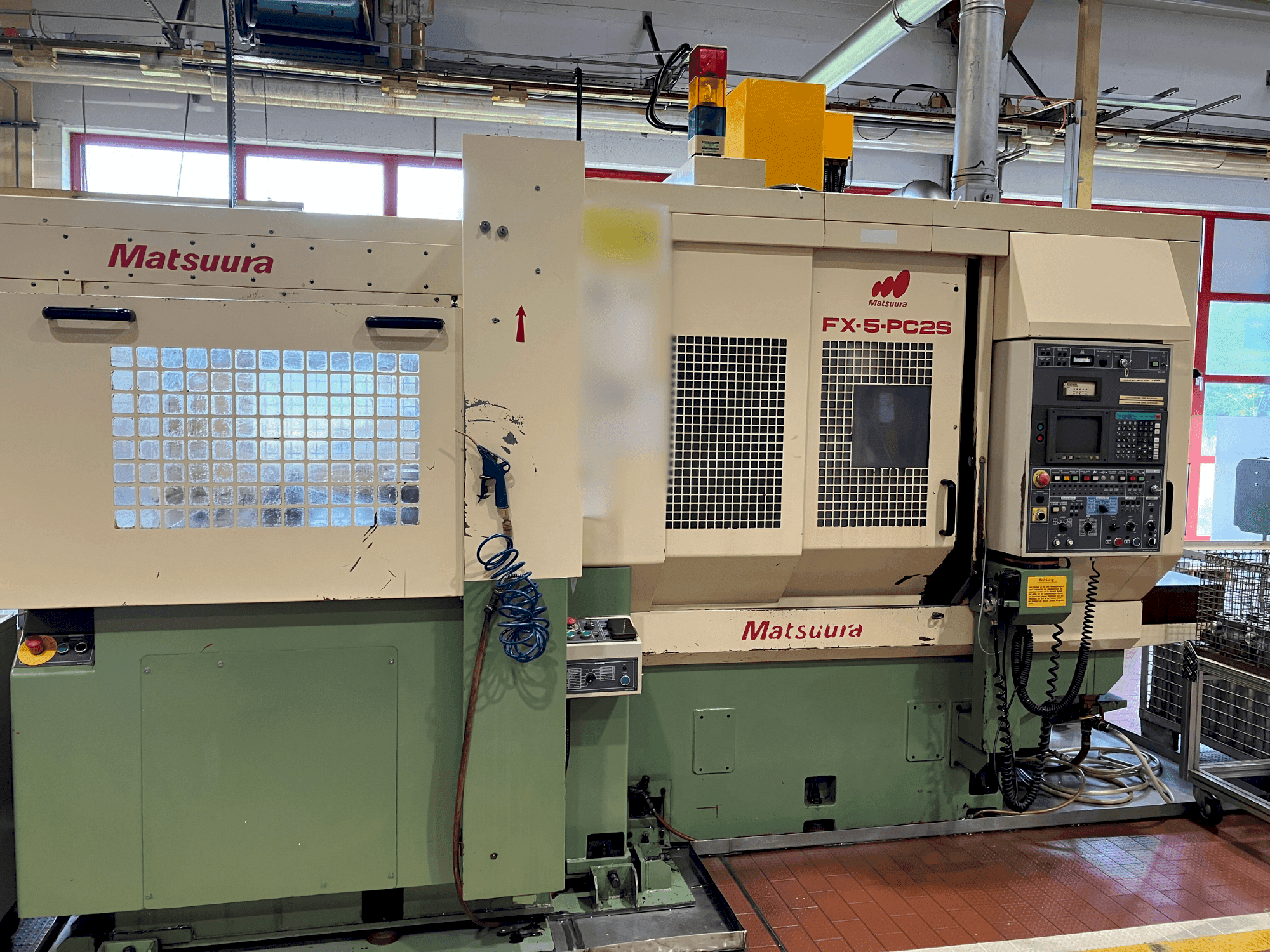 Prikaz  stroja Matsuura FX-5-PC2S  sprijeda