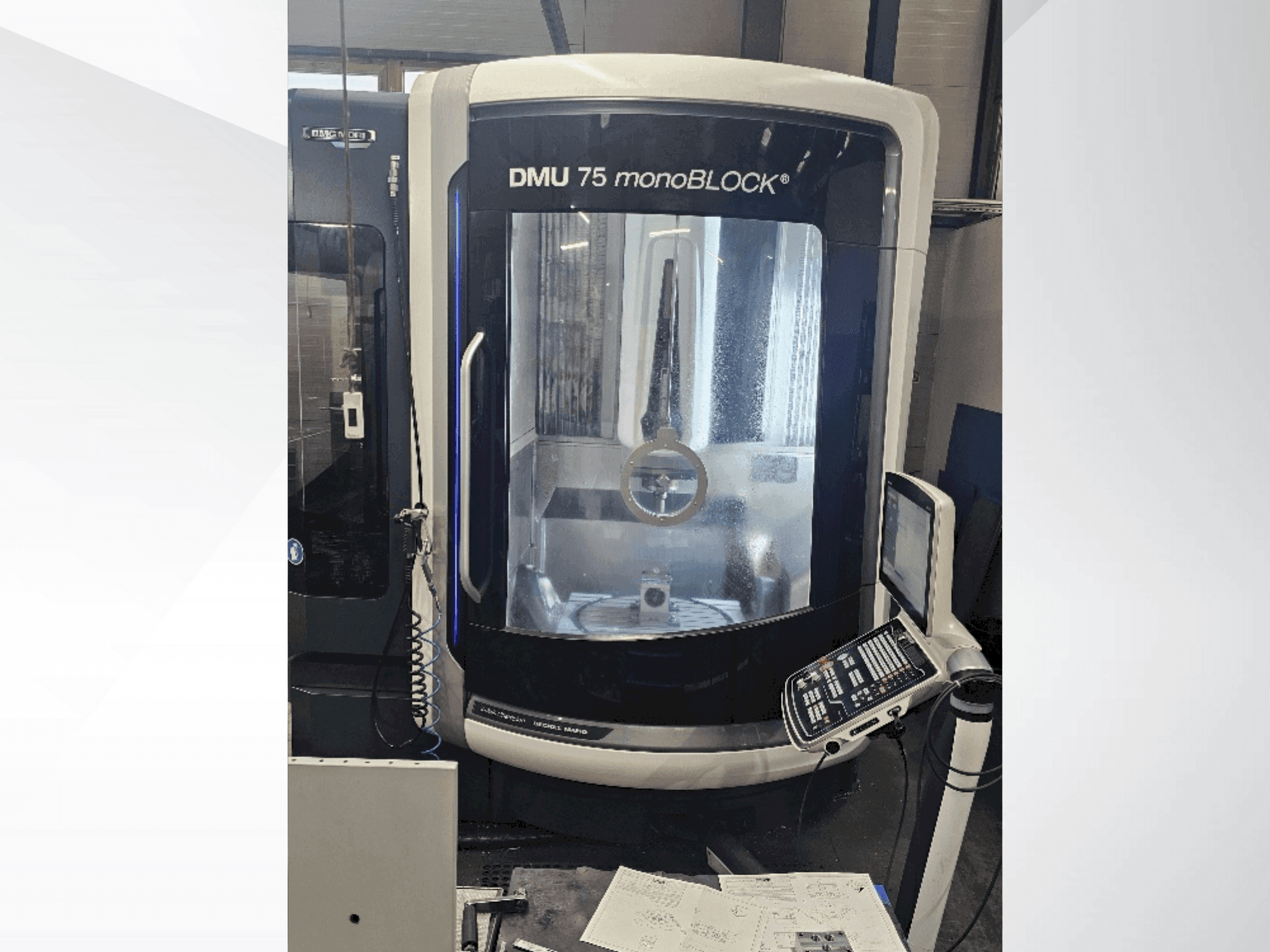Prikaz  stroja DMG MORI DMU 75 monoBlock  sprijeda