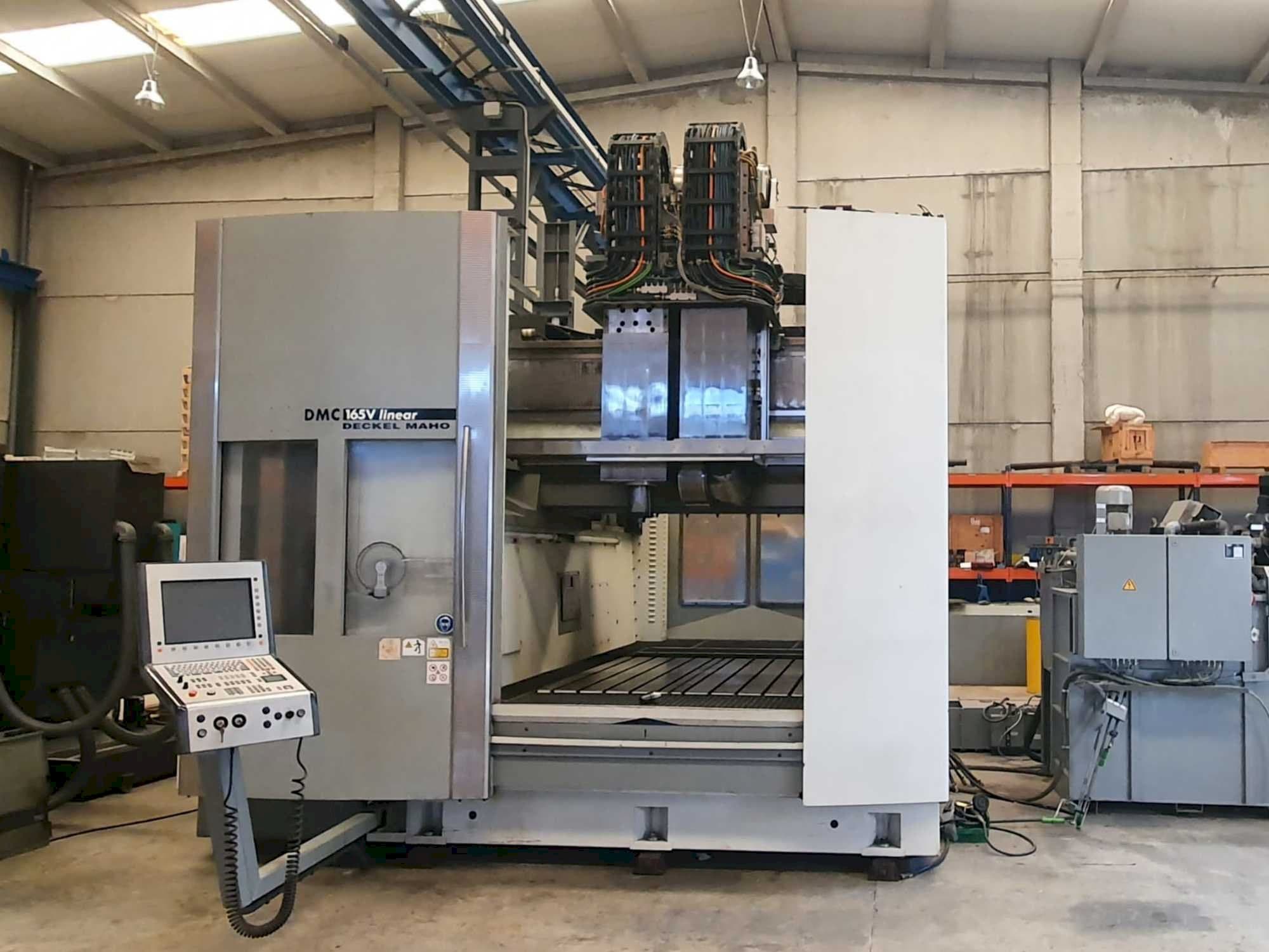 Prikaz  stroja DECKEL MAHO DMC 165V Linear  sprijeda