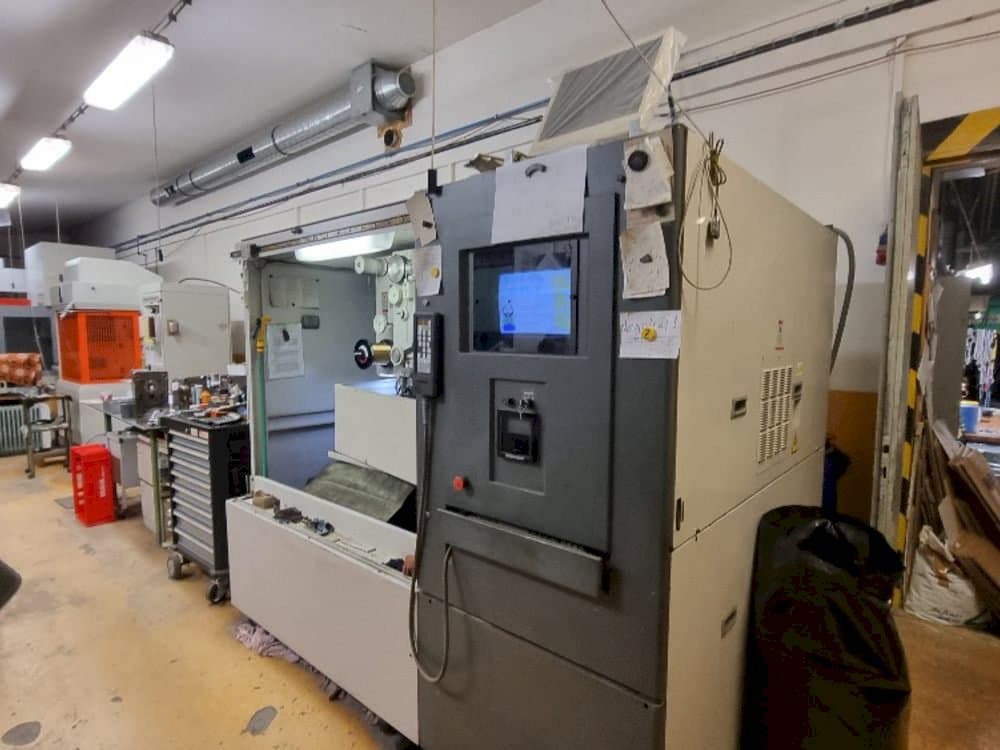 Prikaz  stroja HITACHI SEIKI 254Y  sprijeda