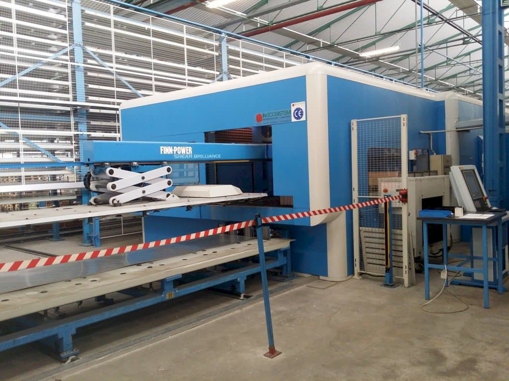 Prikaz  stroja Finn-Power SB8  sprijeda