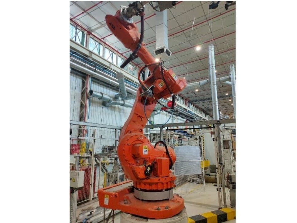 Prikaz lijeve strane  stroja ABB IRB 6600-175/2.55