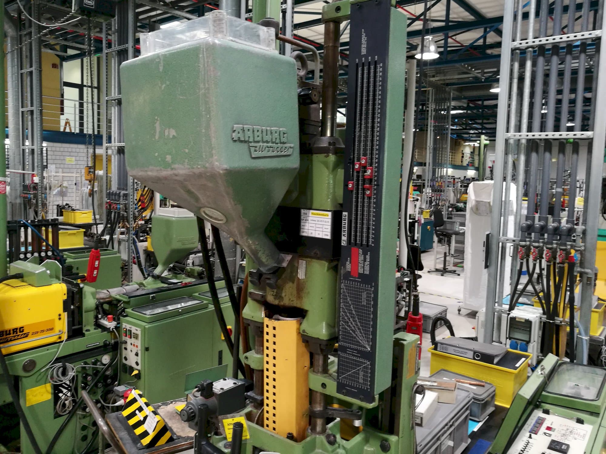 Prikaz stroja Arburg Allrounder 221-75-350 slijeva