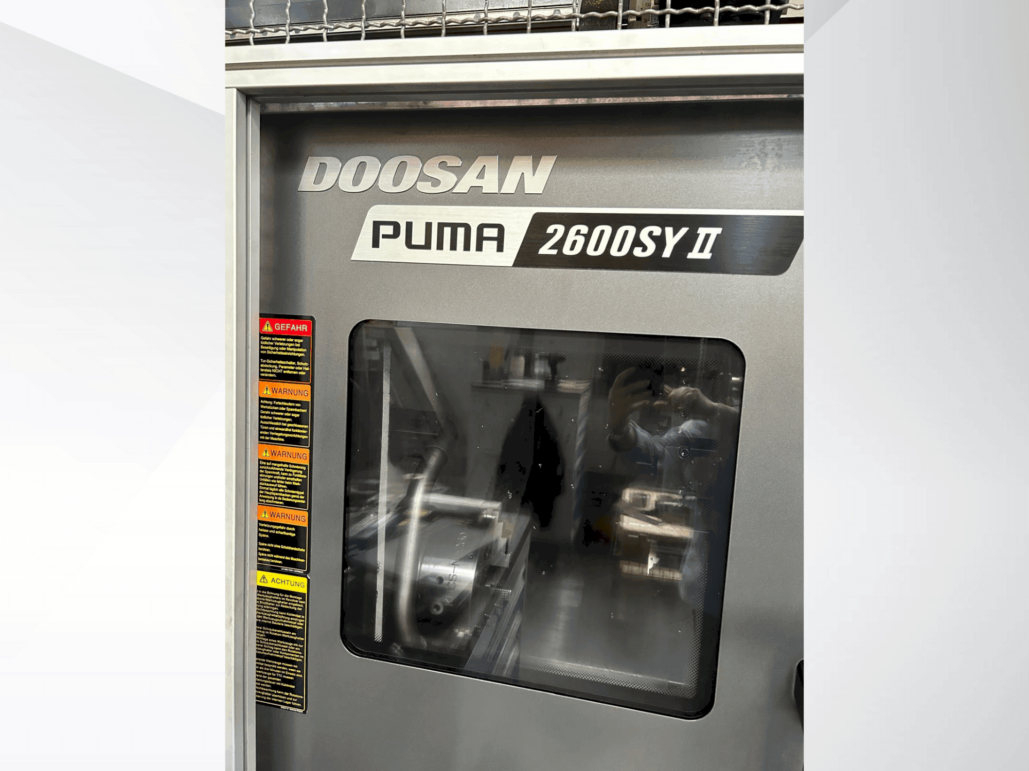 Prikaz  stroja DOOSAN Puma 2600 SY II  sprijeda