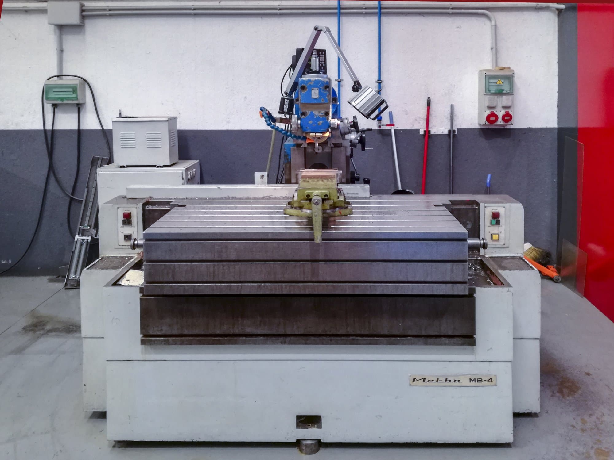 Prikaz  stroja Metba MB-4 sprijeda