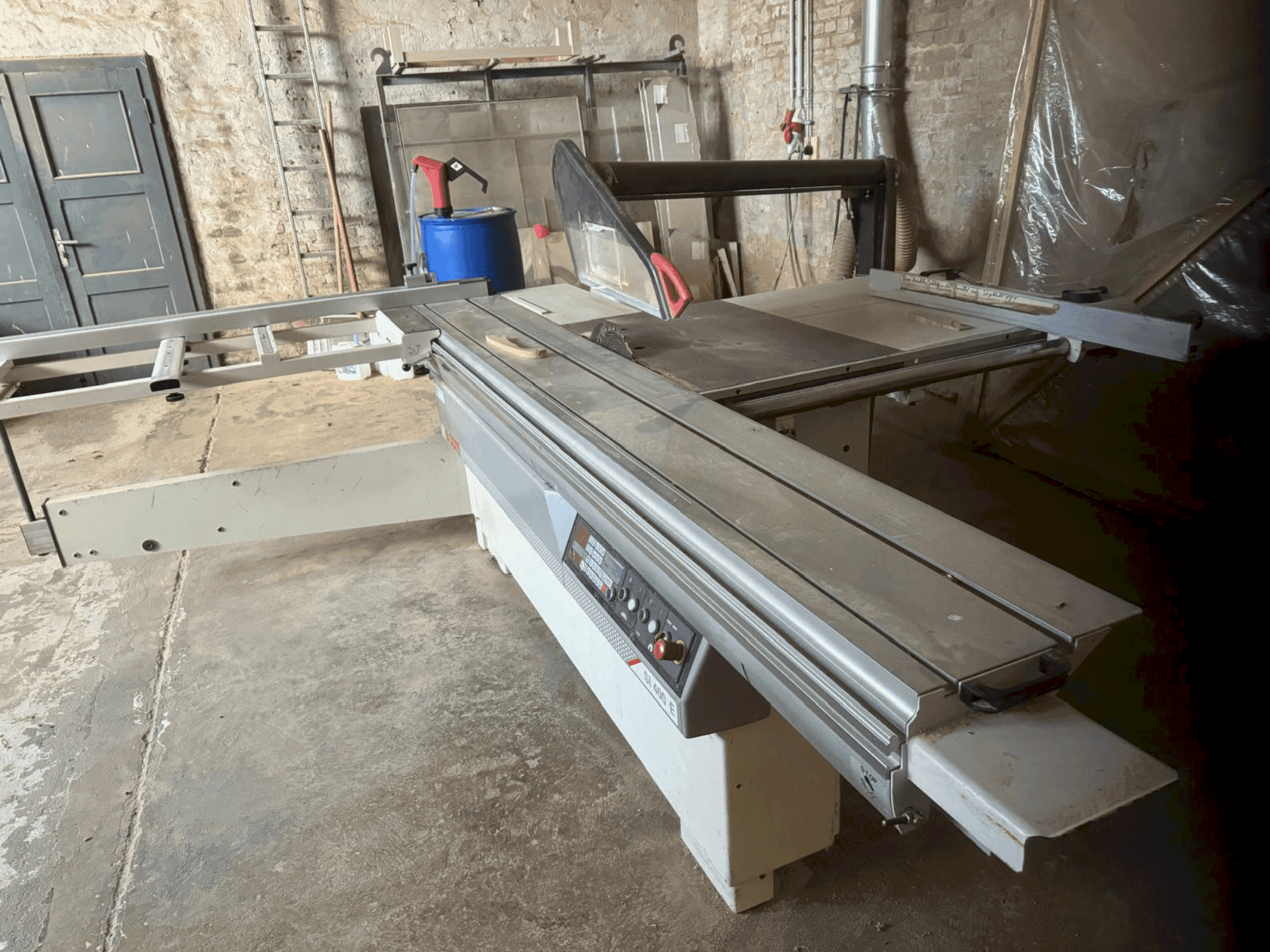 Prikaz  stroja SCM SI 400E  sprijeda