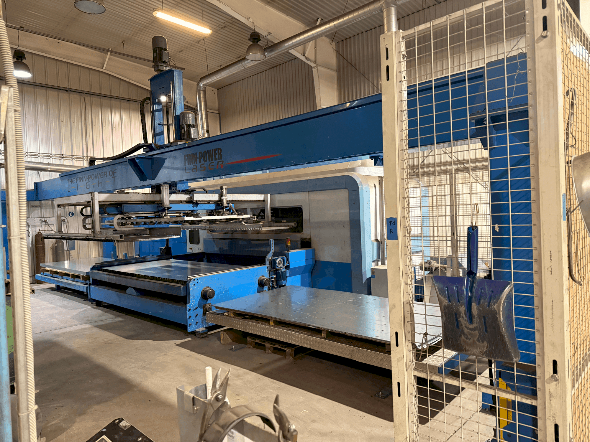 Prikaz  stroja Finn-Power FPL6-BL  sprijeda