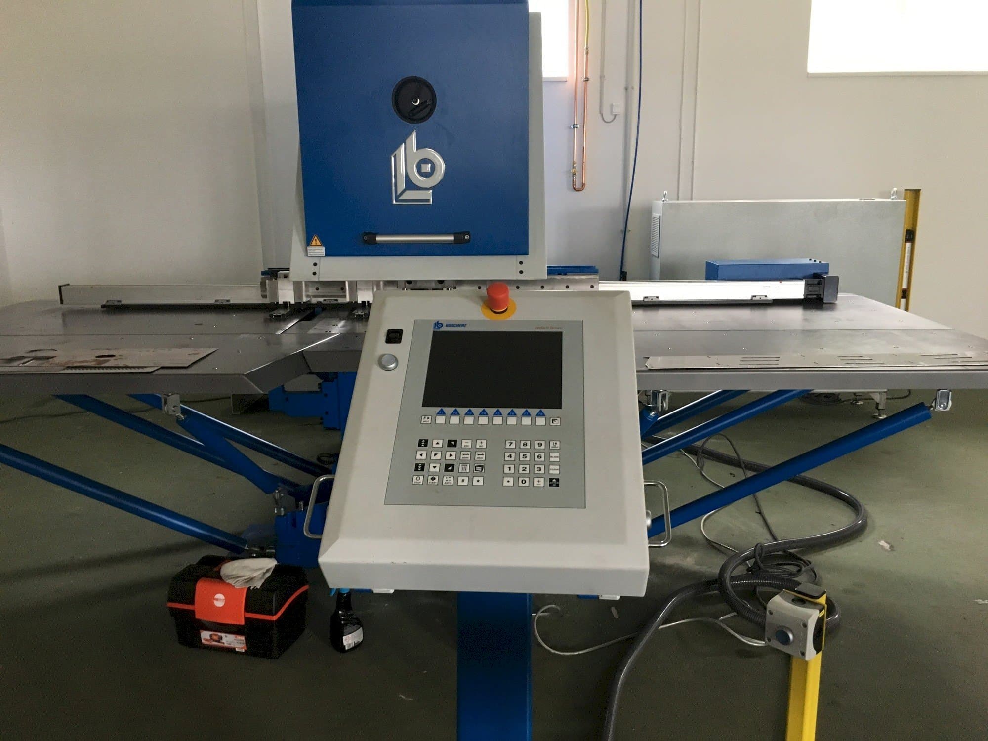 Prikaz  stroja BOSCHERT Compact 750  sprijeda