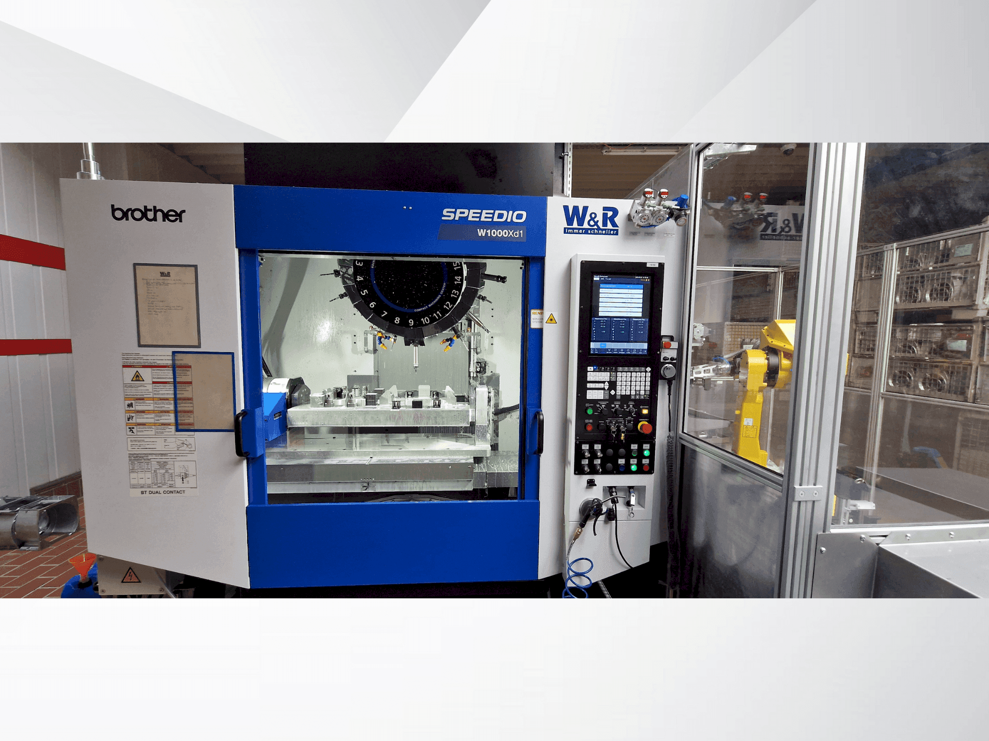 Prikaz  stroja Brother Speedio W1000Xd1  sprijeda