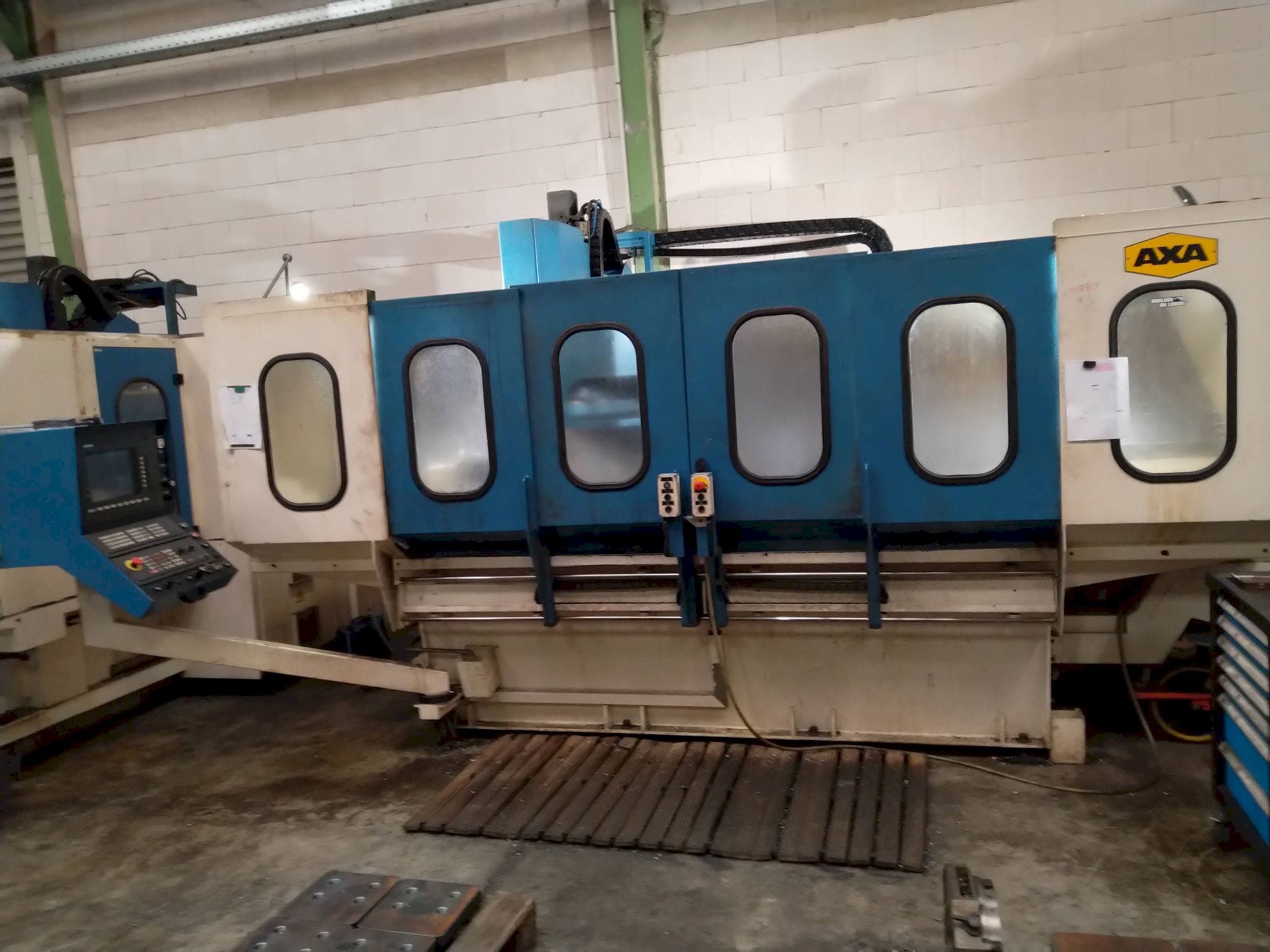 Prikaz  stroja AXA VSC 2M  sprijeda