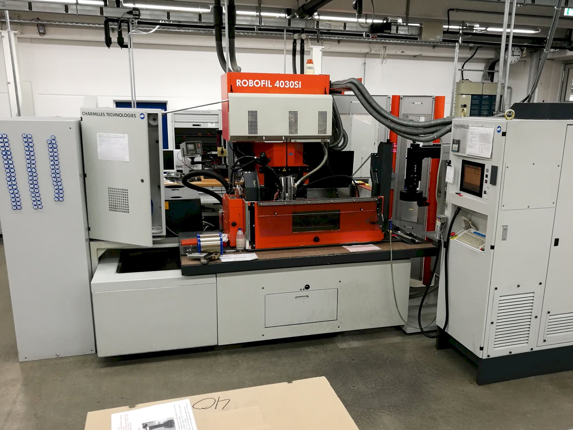 Prikaz  stroja CHARMILLES ROBOFIL 4030SI sprijeda