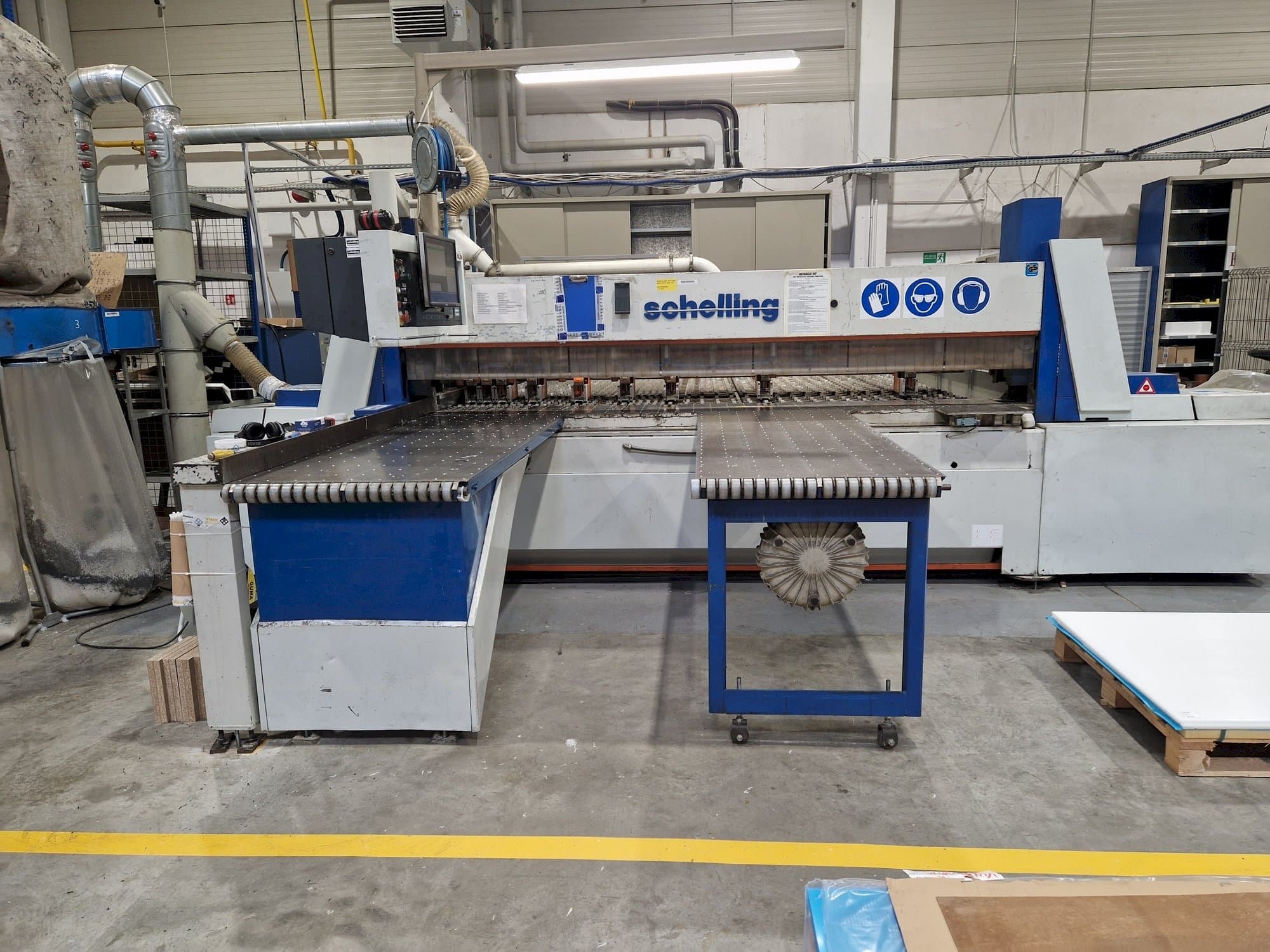 Prikaz  stroja SCHELLING FWM-330  sprijeda