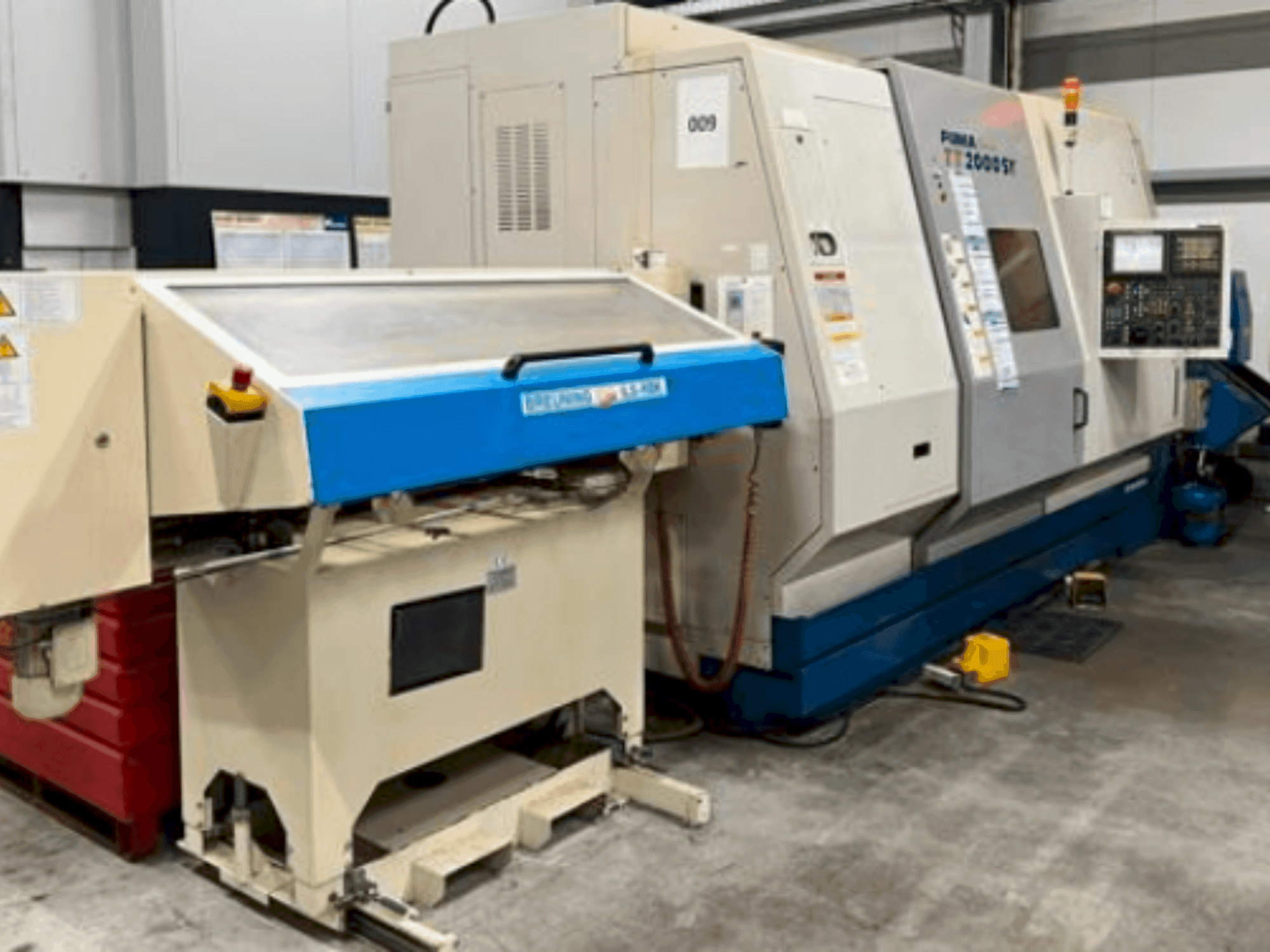 Prikaz  stroja DAEWOO PUMA TT 2000 SY  sprijeda