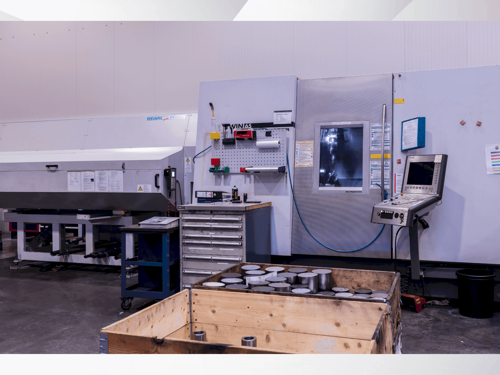 Prikaz  stroja DMG Gildemeister Twin 65  sprijeda