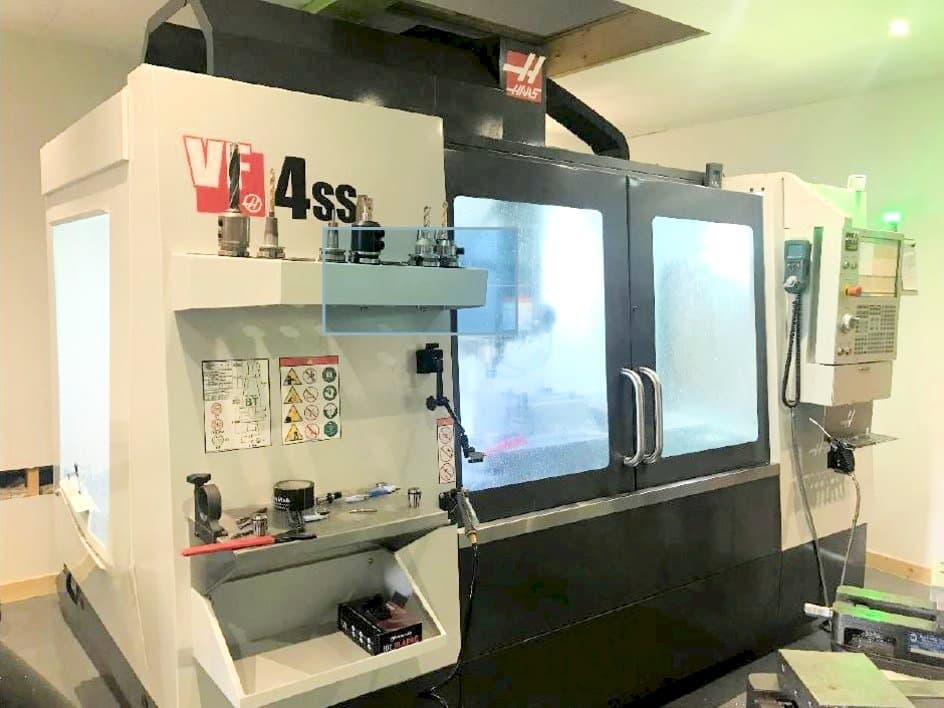 Prikaz  stroja HAAS VF-4SS  sprijeda