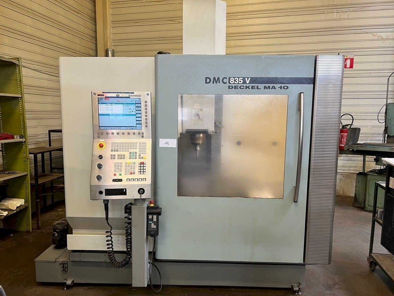 Prikaz  stroja DMG DMC 835  sprijeda