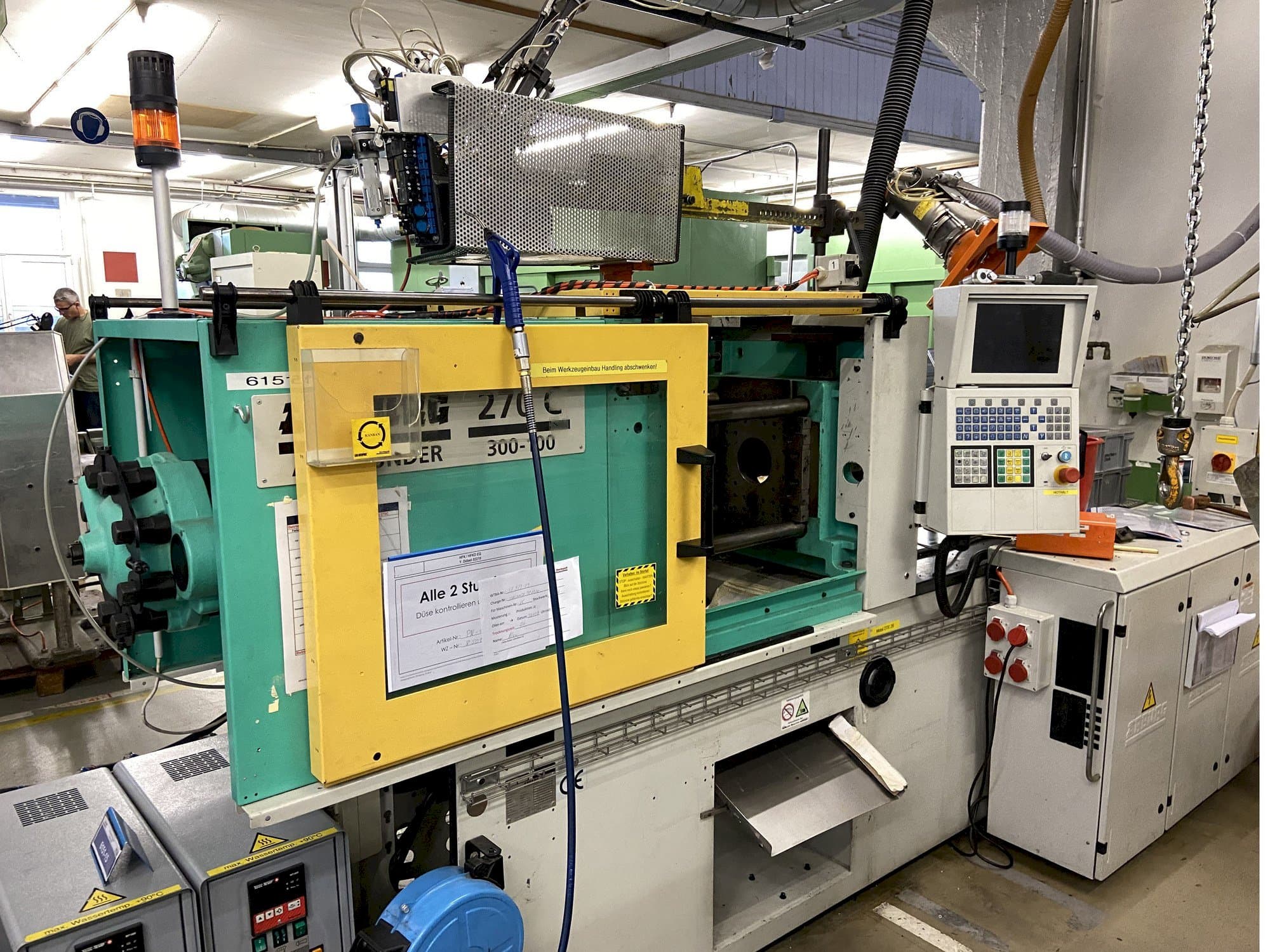 Prikaz  stroja Arburg ALLROUNDER 270 C 300 - 100  sprijeda