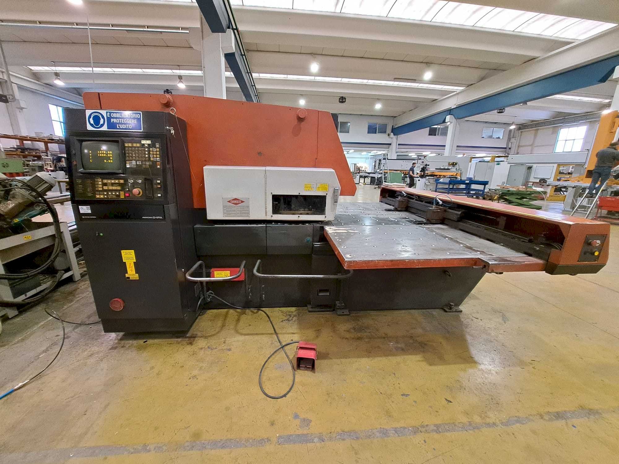 Prikaz  stroja AMADA ARIES 245  sprijeda