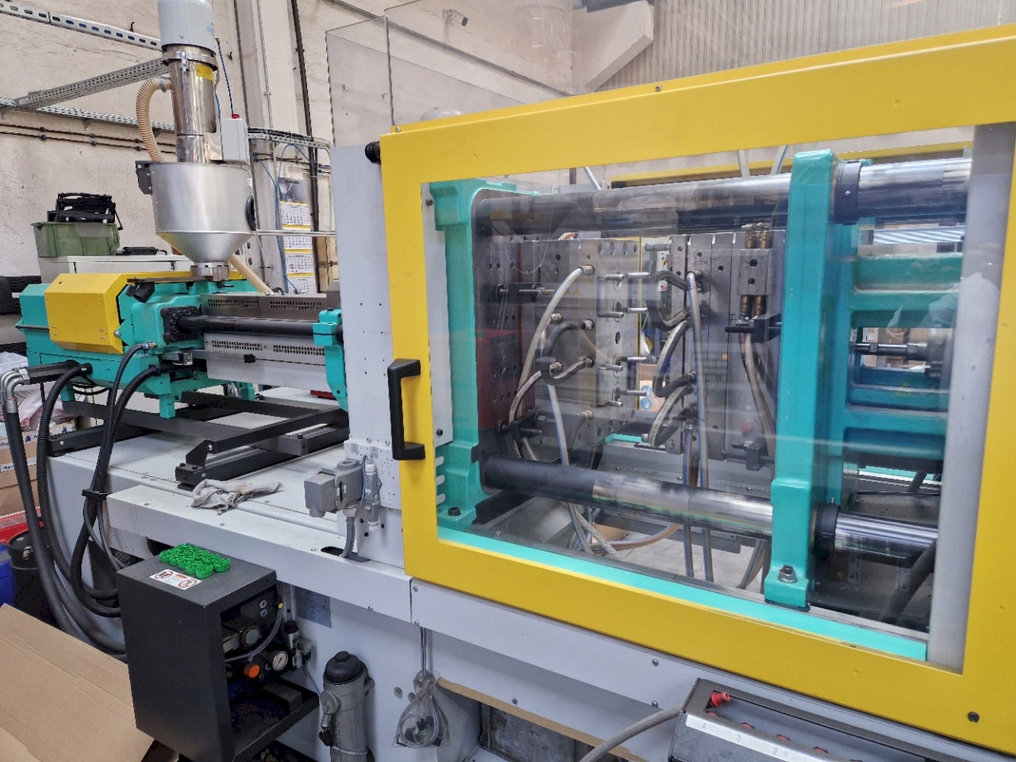 Prikaz  stroja Arburg ALLROUNDER 570 C 2000-800 GOLDEN EDITION  sprijeda