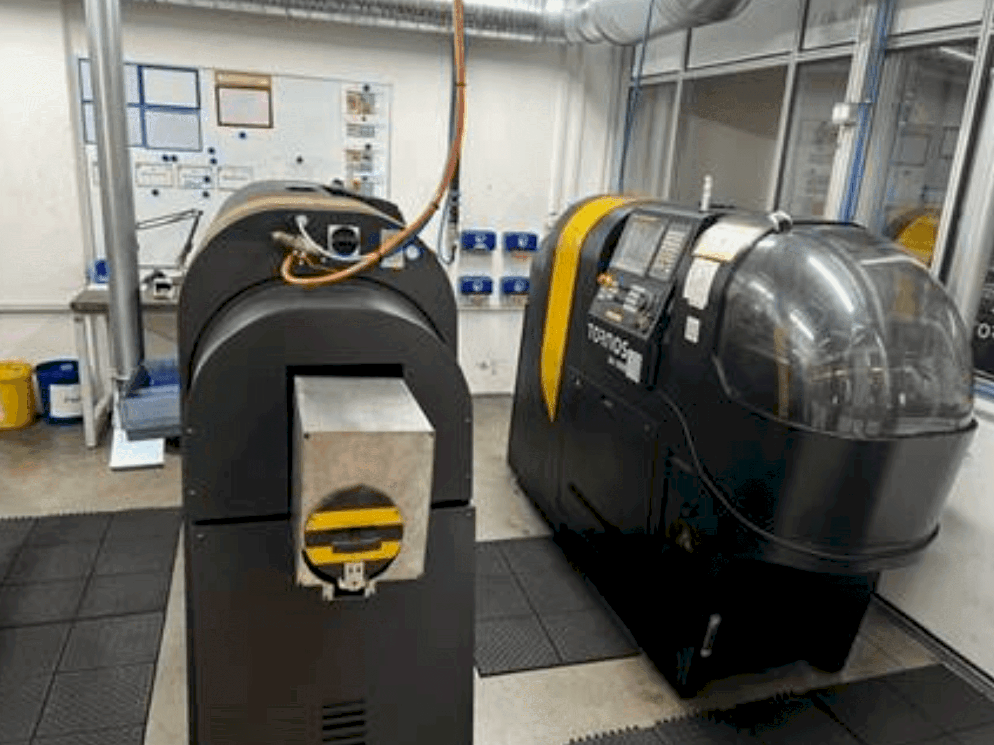 Prikaz  stroja TORNOS BA 1008  sprijeda