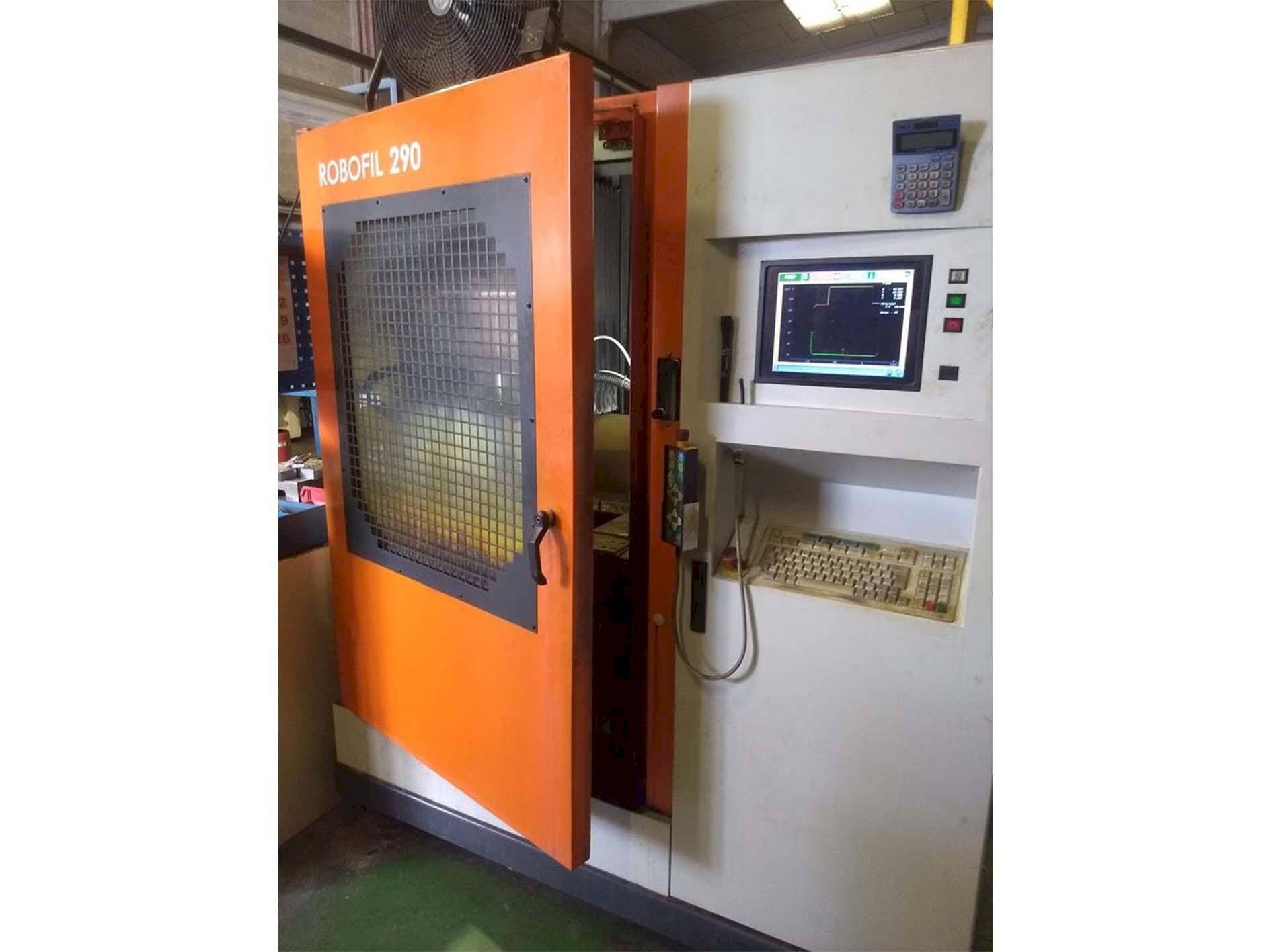 Prikaz  stroja CHARMILLES Robofil 290P  sprijeda