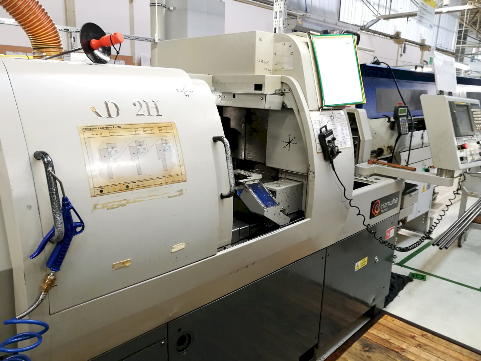 Prikaz  stroja Hanwha XD 32 H zdesna