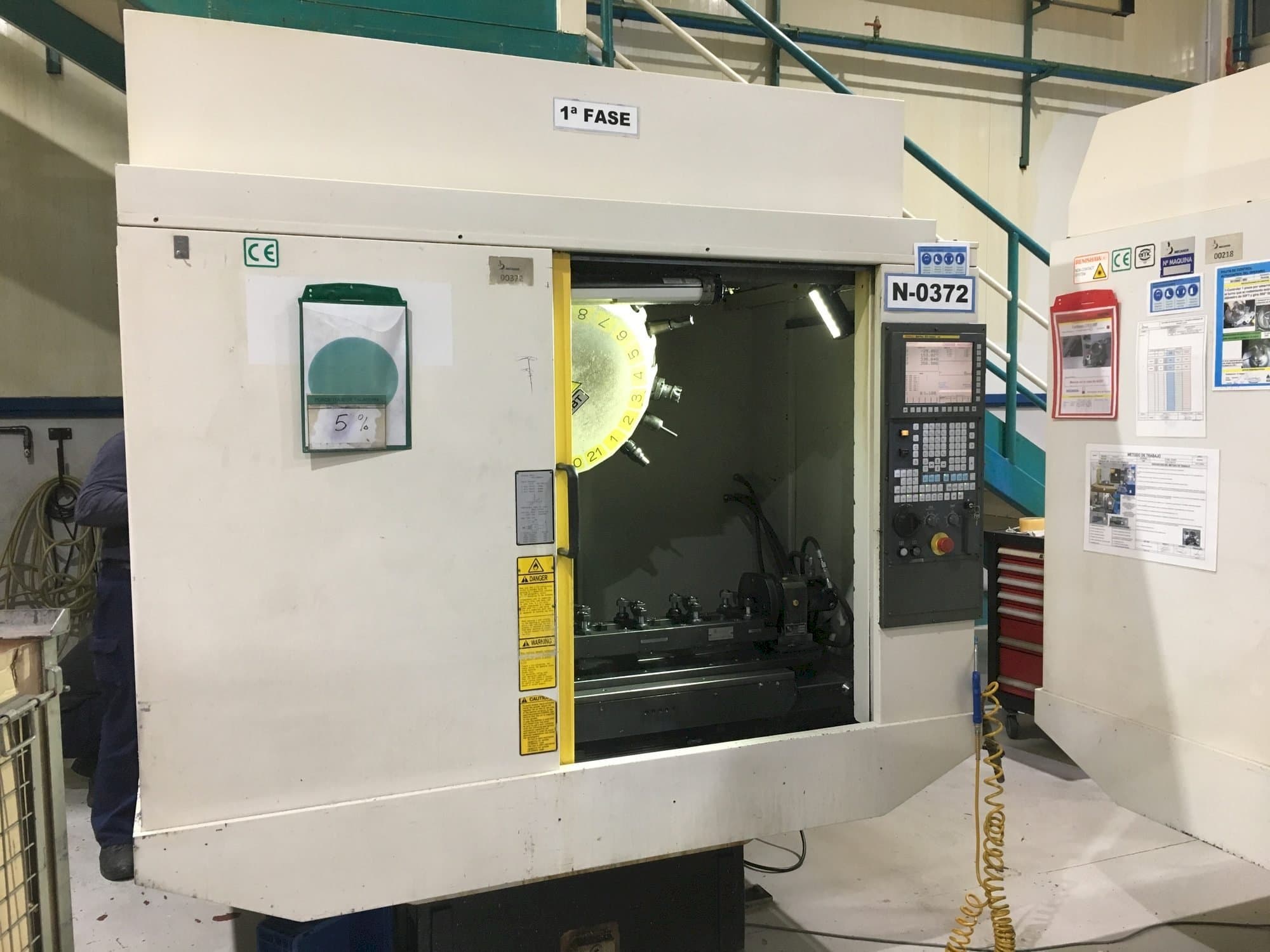 Prikaz  stroja FANUC Robodrill alfa-T21iEL  sprijeda