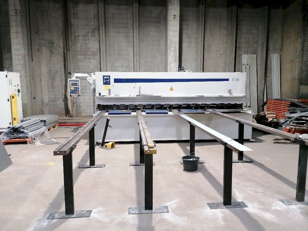 Prikaz  stroja MVD B06-4000  sprijeda