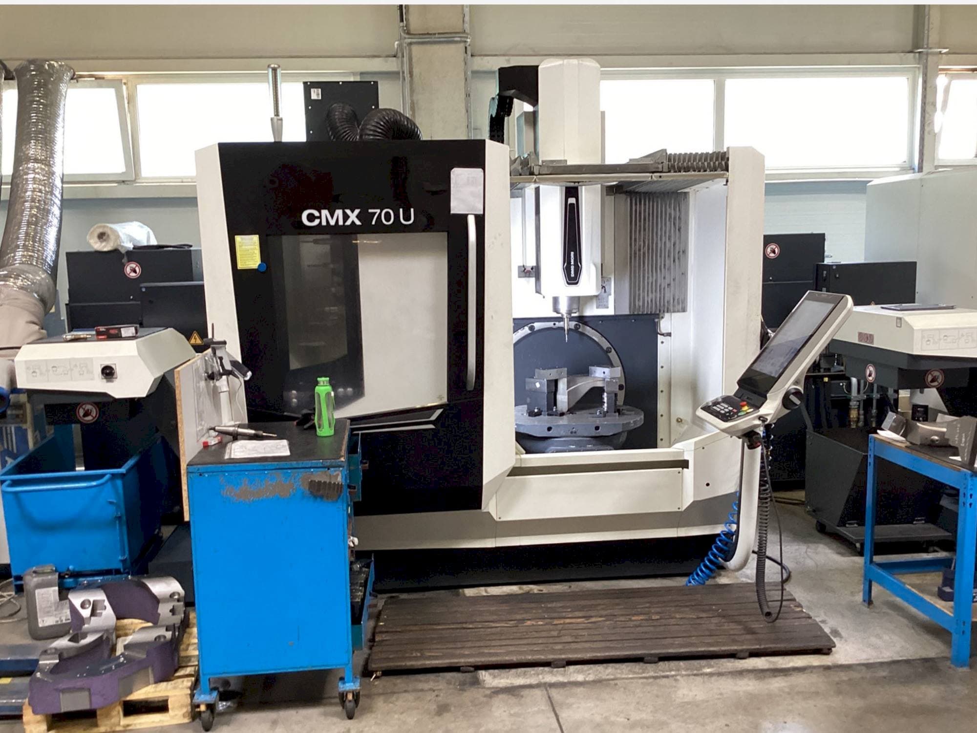 Prikaz  stroja DMG MORI CMX 70U  sprijeda