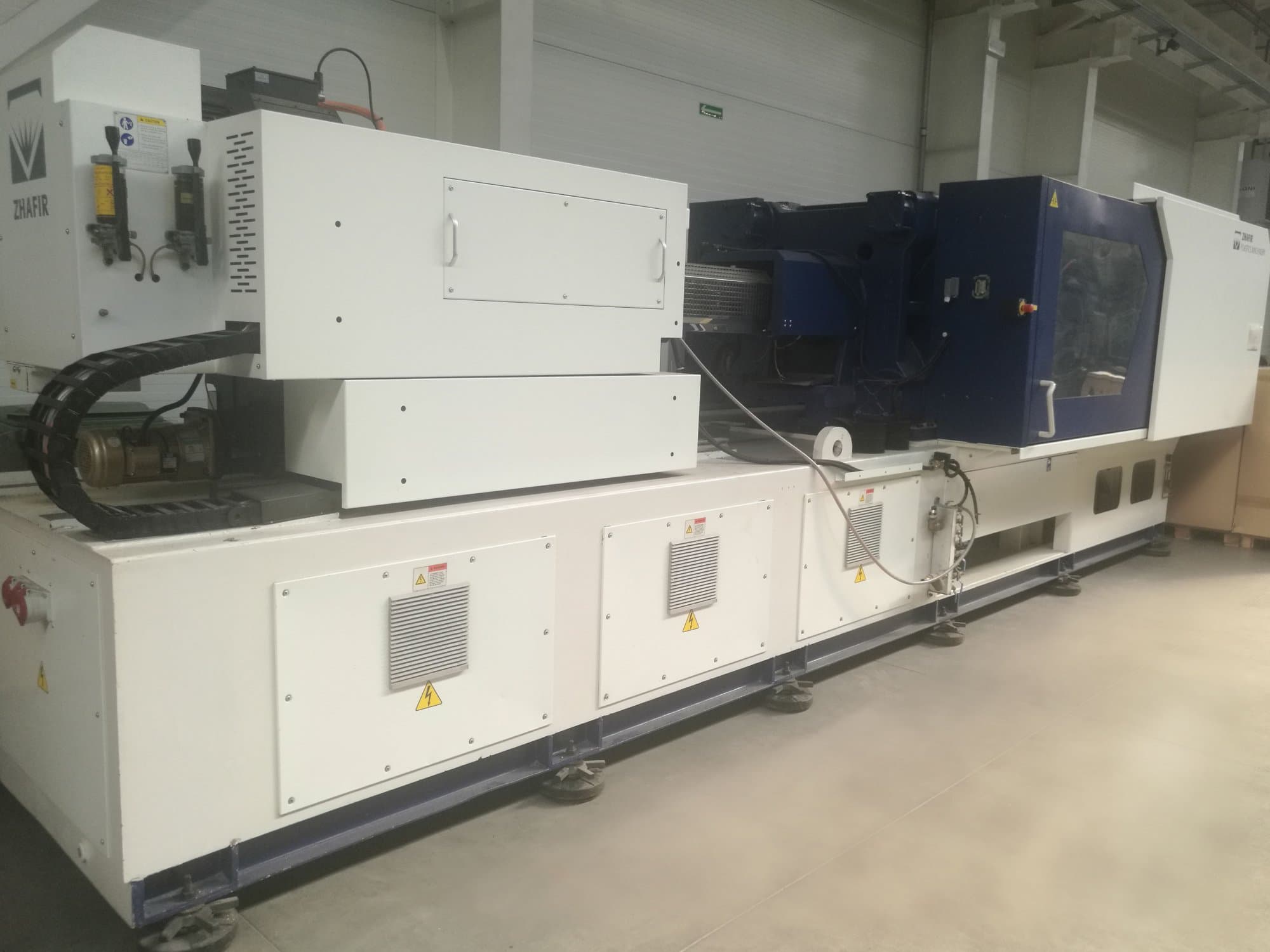 Prikaz  stroja Zhafir VE 4100/1100 sprijeda