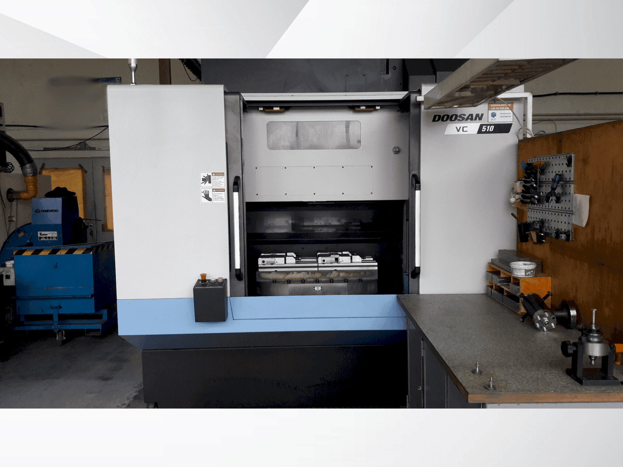 Prikaz  stroja DOOSAN VC 510  sprijeda
