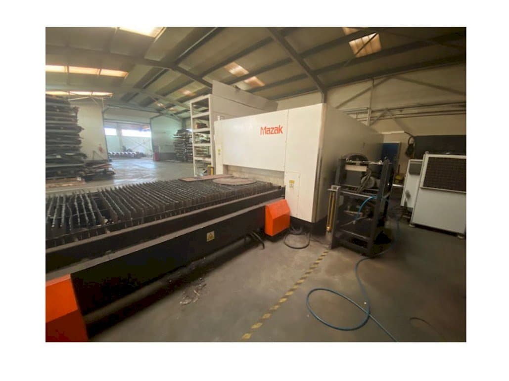 Prikaz  stroja Mazak Optiplex Nexus 3015  sprijeda