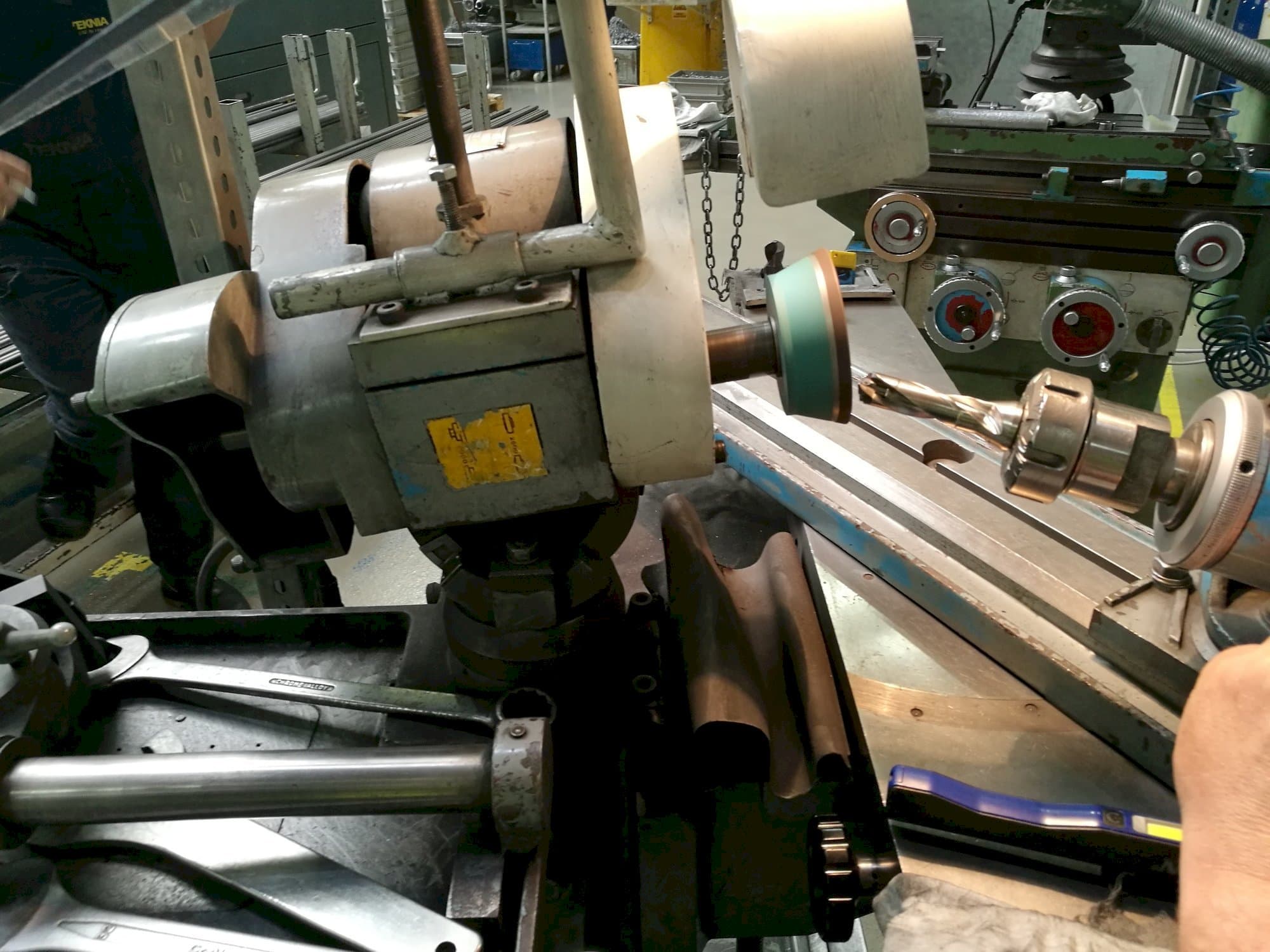 Prikaz  stroja ELITE AR5-E  sprijeda