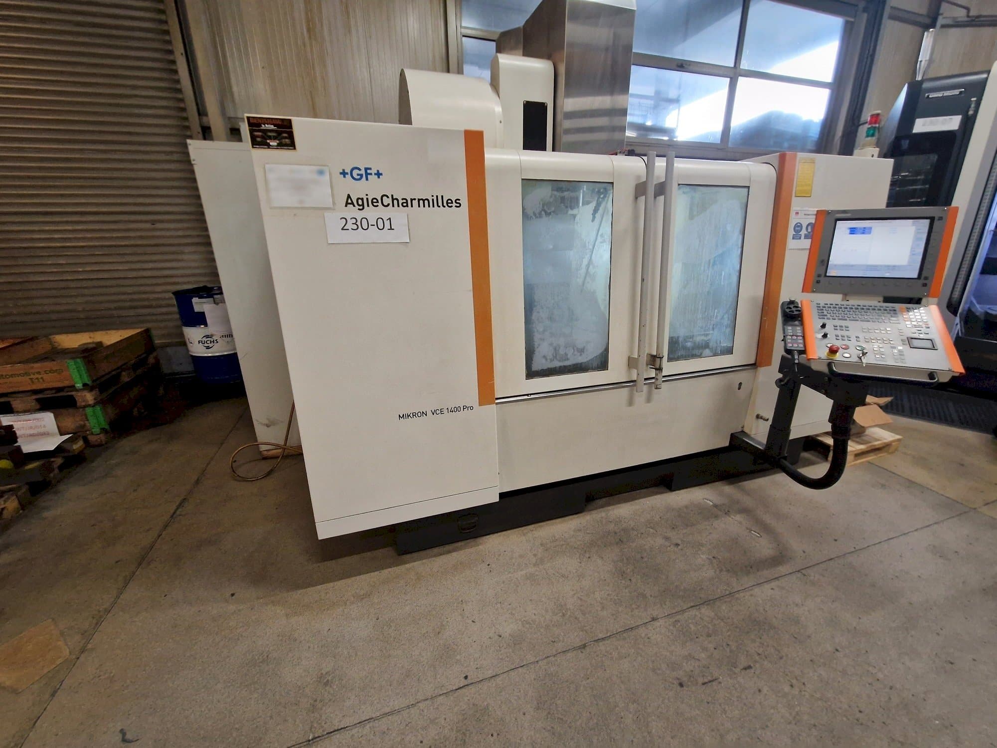 Prikaz lijeve strane  stroja AgieCharmilles MIKRON VCE 1400 PRO