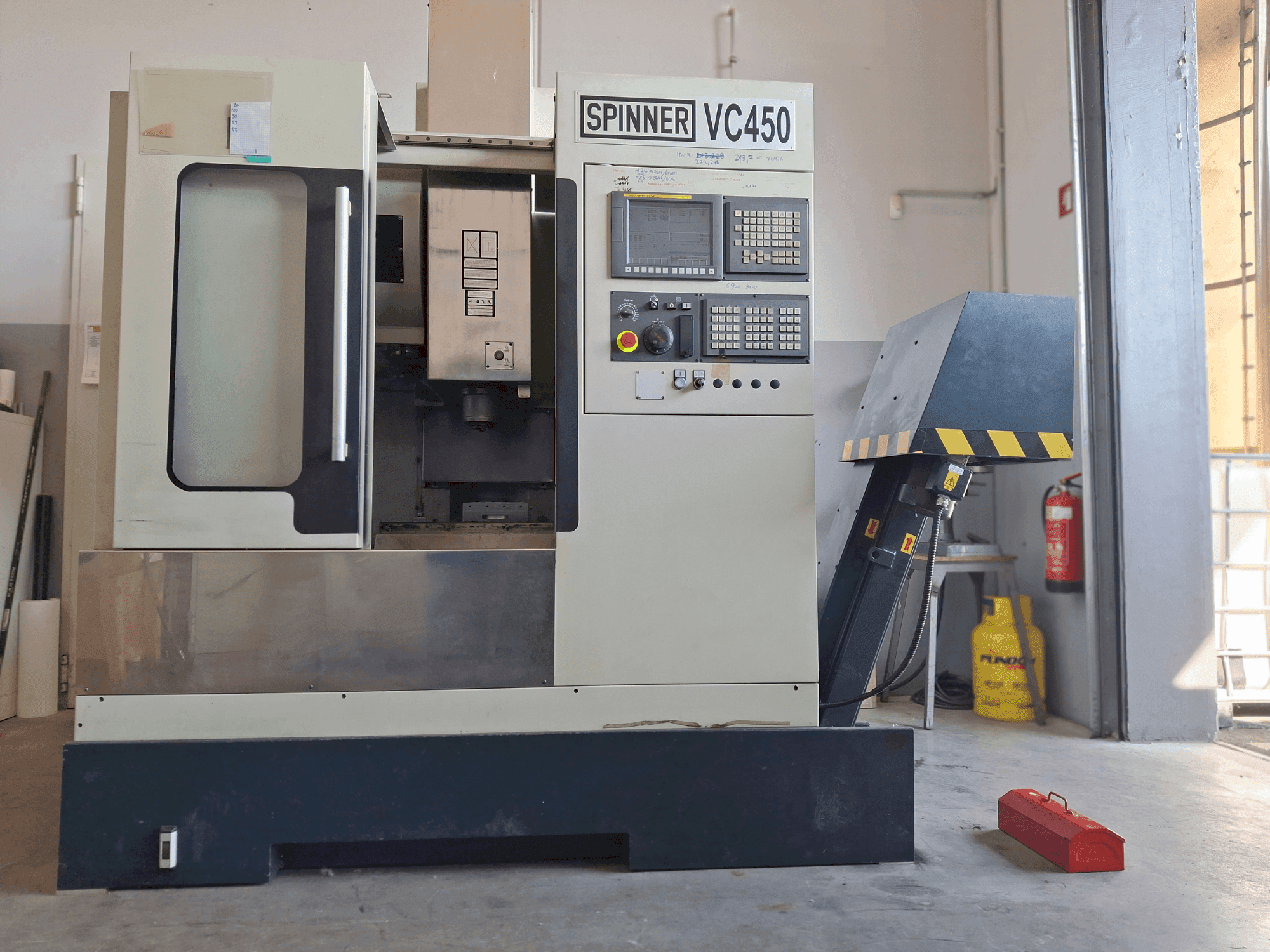 Prikaz  stroja SPINNER VC 450  sprijeda