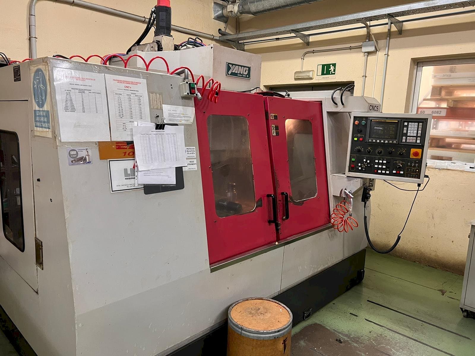 Prikaz  stroja Yang SMV -1000  sprijeda