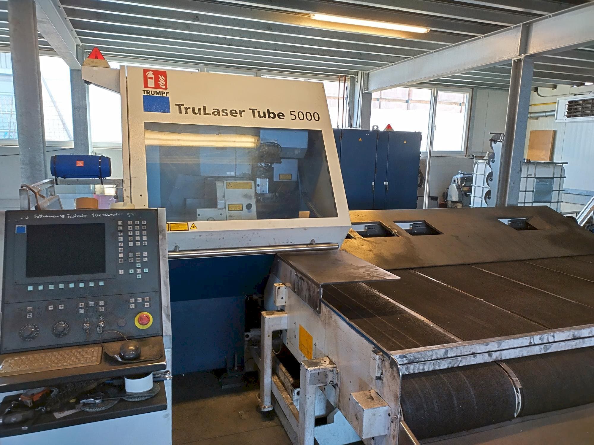 Prikaz  stroja Trumpf TruLaser Tube 5000  sprijeda