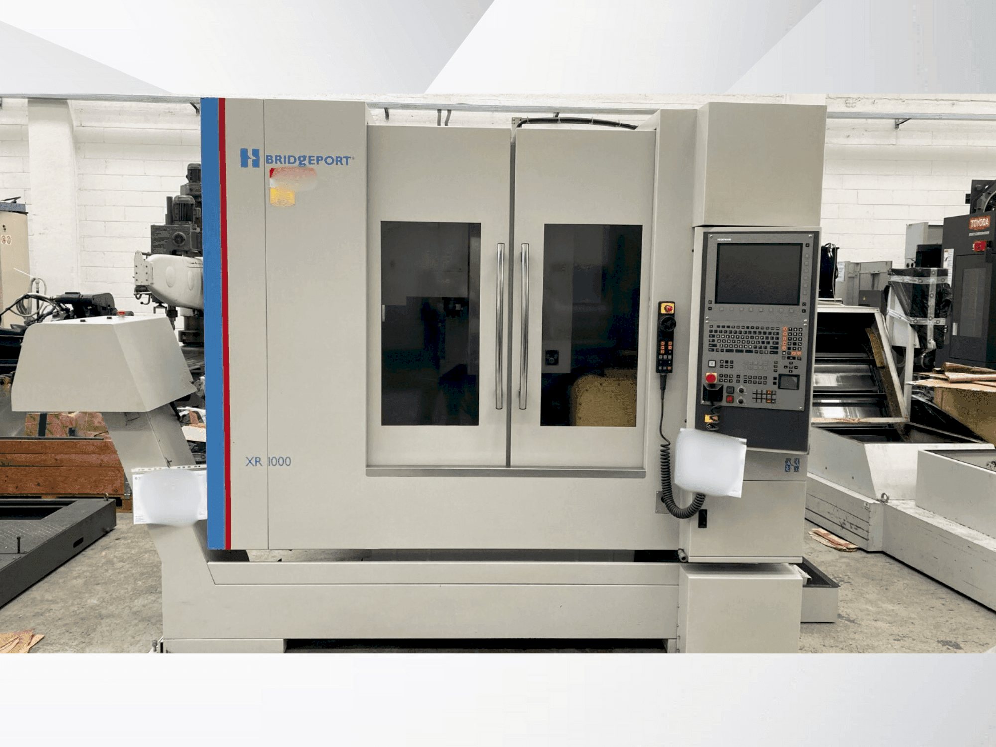 Prikaz  stroja Bridgeport XR 1000  sprijeda